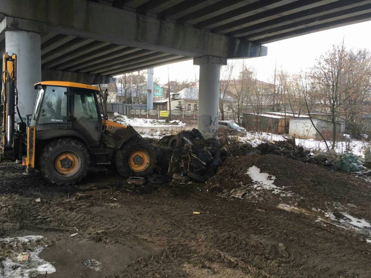100 кубометров мусора убрали из-под Ванеевского моста в Нижнем Новгороде