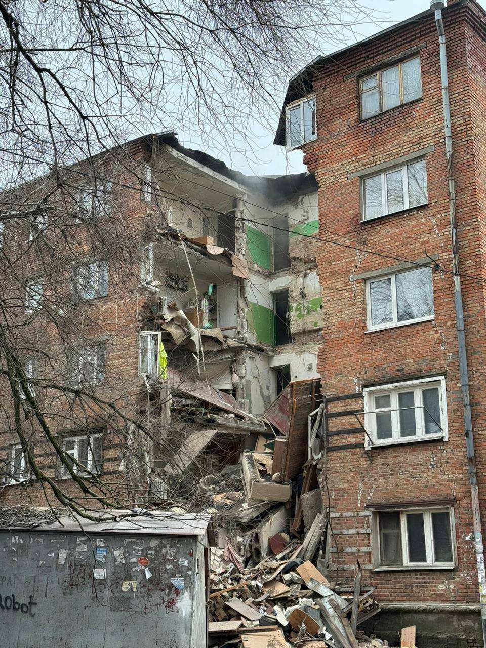Прокуратура и СКР взяли на контроль ситуацию с обрушением дома на Нариманова в Ростове - фото 1