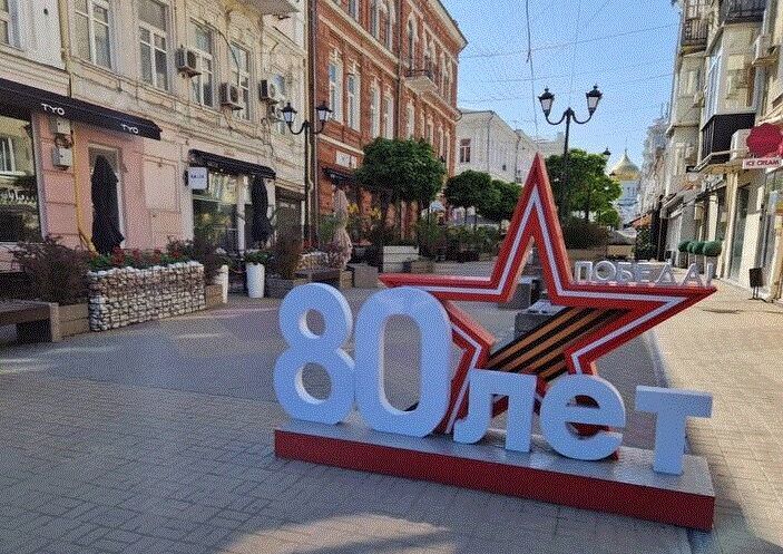 В Ростове восстановили праздничную конструкцию на Соборном - Фото 1