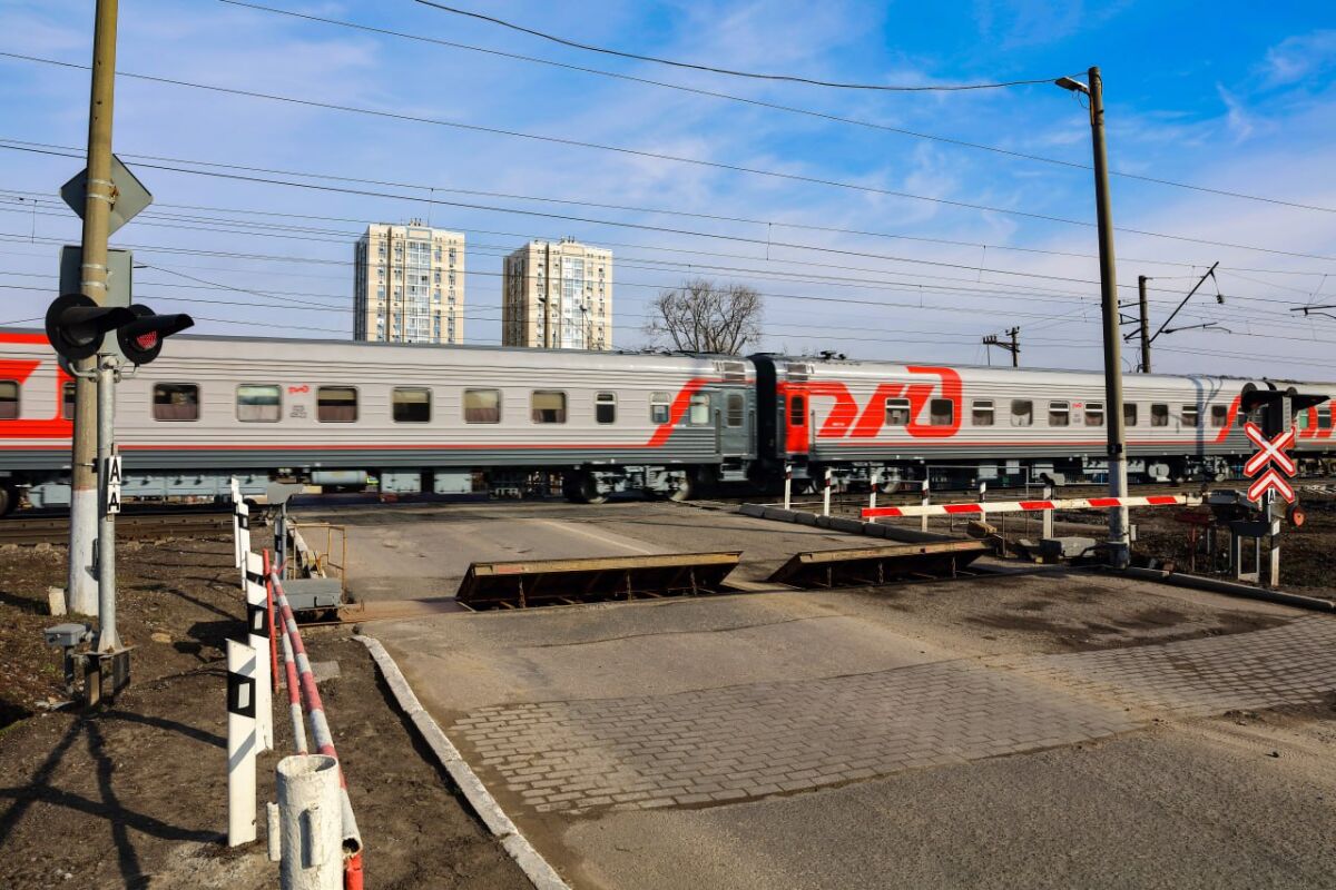 На Дону временно закроют движение через ж/д переезд в Персиановке - фото 1