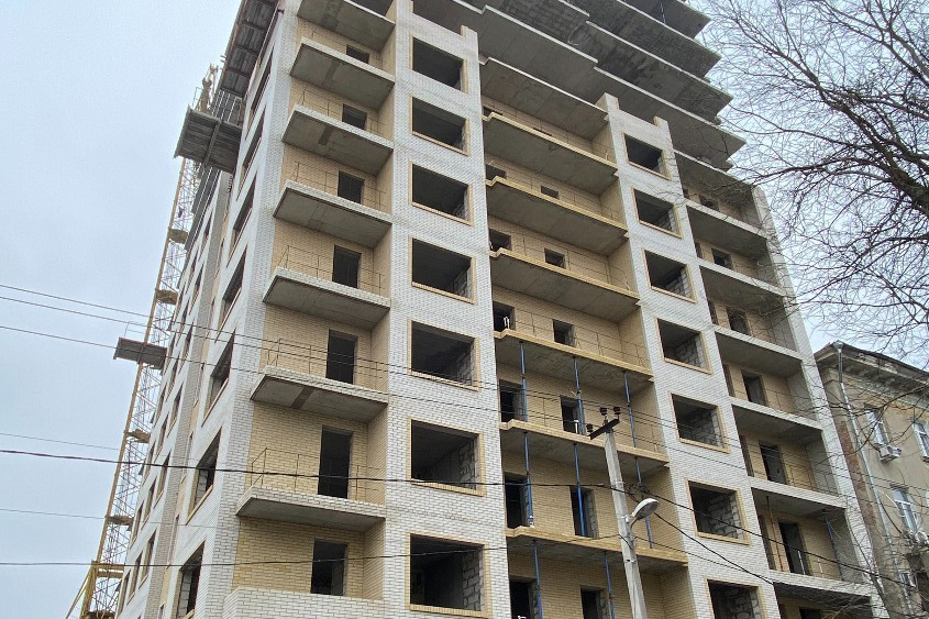 Проблемный жилой комплекс на ул. 28-я Линия в Ростове достроит СЗ «Зодчий»