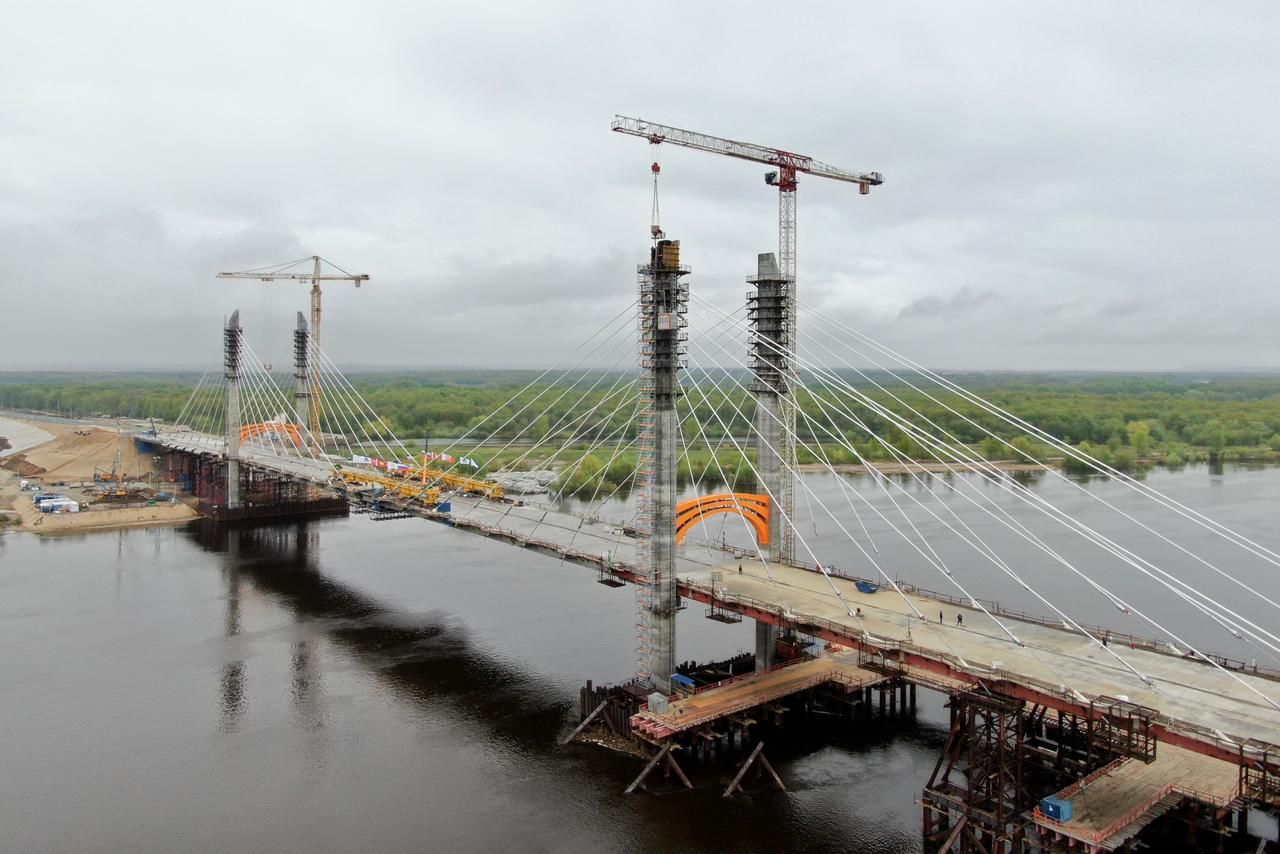 Все 17 опор моста через Оку возвели на трассе М-12 в Нижегородской области - фото 1
