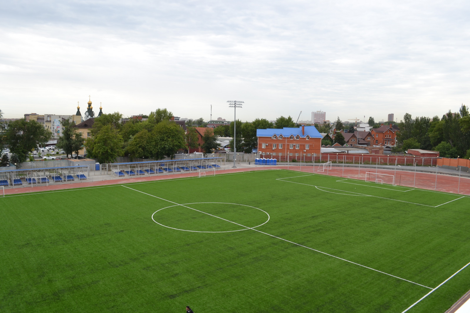 Капитальный ремонт футбольного поля завершился на ростовском стадионе «Локомотив»
