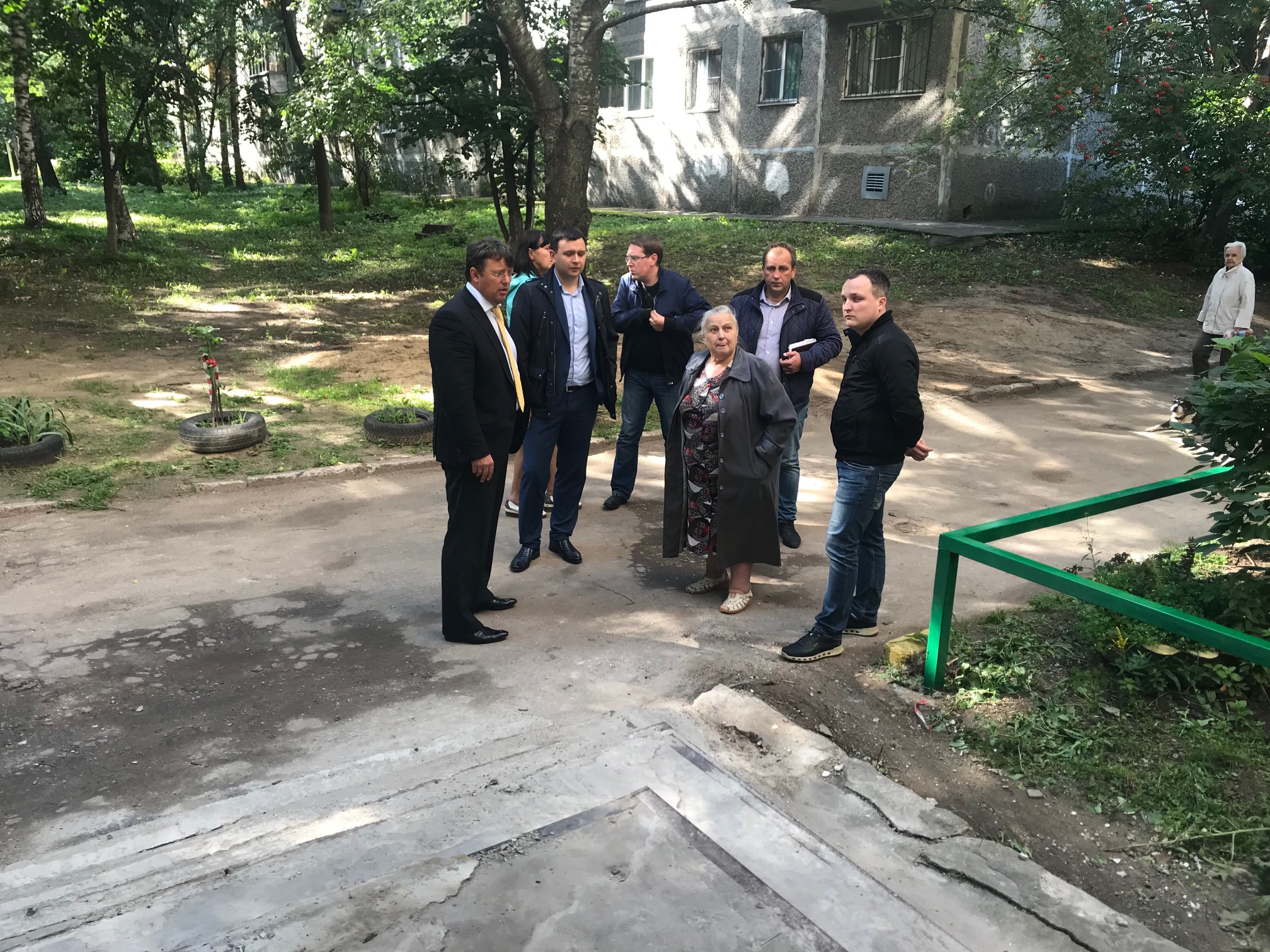 Нижегородцы пожаловались на ДУК из-за отсутствия ремонта аварийного крыльца