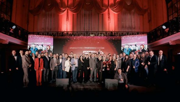 В лучах софитов, под гул аплодисментов: 14 девелоперов получили премию «Искусство строить — 2025» в Нижнем Новгороде