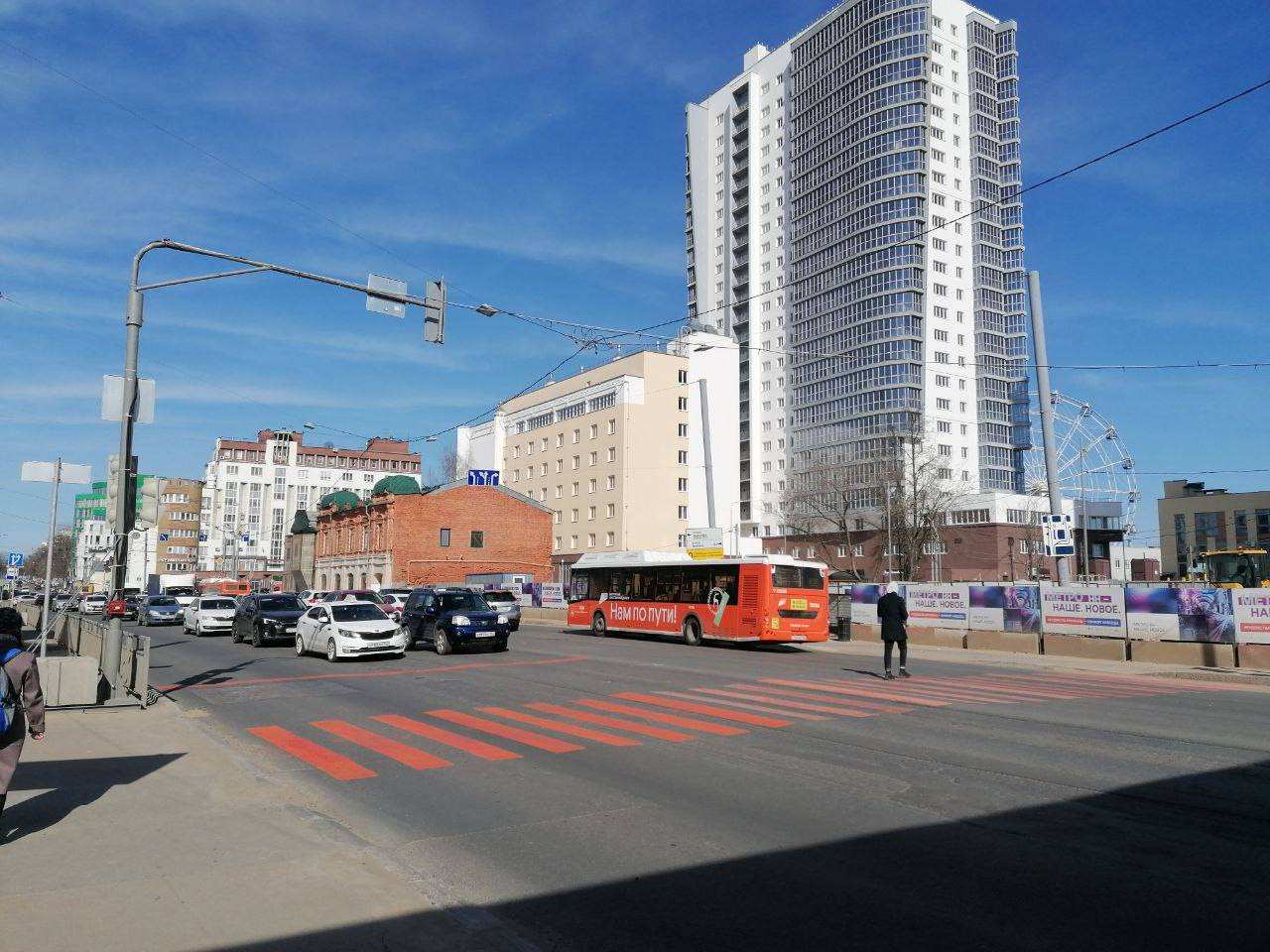 Новый пешеходный переход появился возле стройплощадки метро в центре Нижнего Новгорода - фото 1